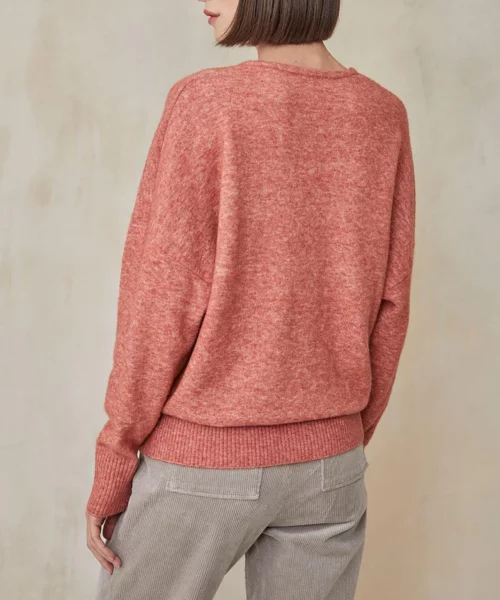 Pull pour femme MICKA marque Harris Wilson couleur rose argile, pull col v, tricoté en côtes, volume droit, longueur mi-fesse, en maille duveteuse et légère composée de laine et d'alpaga