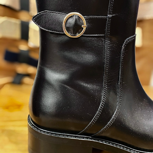 bottines pour femmes noir en cuir lisse de la marque anaki référence Benett à découvrir sur notre boutique en ligne de vêtements pour femmes et dans nos magasins le comptoir à rouen et le havre