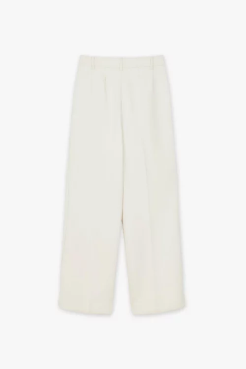 Pantalon élégant large, long, taille haute blanc RODA de la marque CKS à découvrir sur notre site et dans nos magasins Le Comptoir à Rouen et Le Havre.