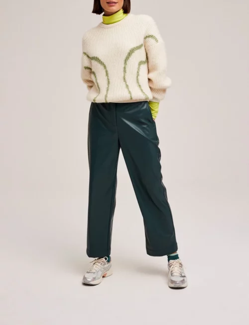 Pantalon vert foncé en similicuir pour femme TONKSON de la marque CKS à découvrir sur notre site et dans nos magasins Le Comptoir à Rouen et Le Havre.