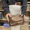 Sac à bandoulière en cuir pour femme PCNAINA de la marque PIECES 100% cuir à découvrir sur notre site et dans nos magasins Le Comptoir à Rouen et Le Havre.