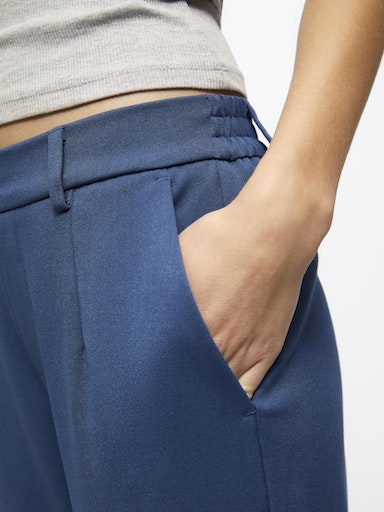 Pantalon OBJLISA OBJECT slim bleu foncé taille moyenne femme sur notre boutique en ligne et dans nos magasins Le Comptoir à Rouen et au Havre.