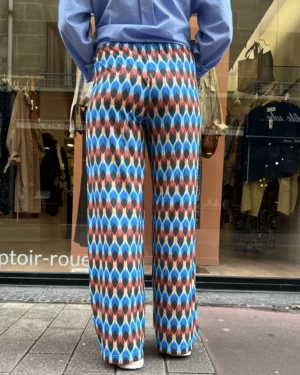MARAIS PARIS PAMELLA Pantalon large pour femme noir à motifs colorés bleu et rouge le comptoir magasin vêtements femmes rouen le havre