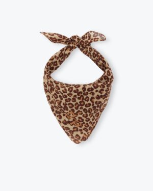 Foulard beige pour femme imprimé léopard avec logo A.P. 100% coton. Fabriqué en Inde. Référence H25AF02 Arsène et les Pipelettes.