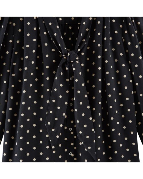 Détail nœud de la blouse noir à pois écru référence CECILE Emile et Ida, 100% viscose, made in India