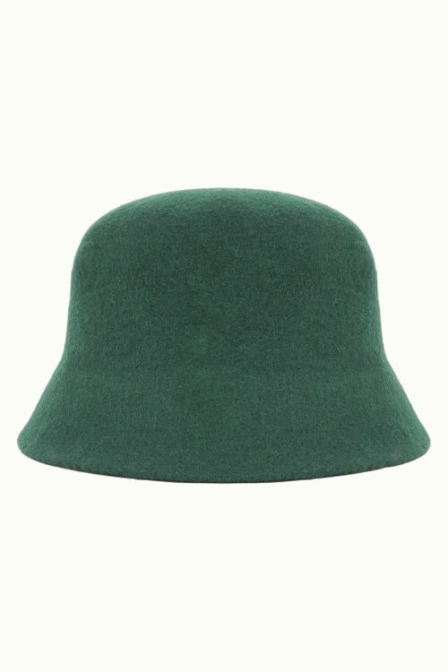 92% laine, 8% nylon. Chapeau cloche. Style rétro. Couleur vert pin. Bord tombant. Chaud et doux. Tissu feutré. KING LOUIE Chapeau cloche Pine Green.