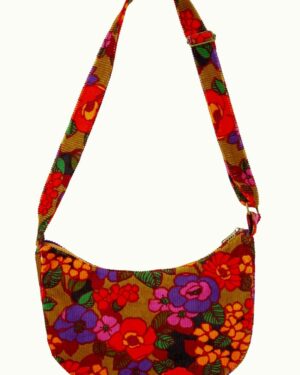 97% coton, 3% el/ea. Banane velours. Forme arrondie. Imprimé fleuri. Motif rétro. Coulours vives. Couleur rouge violet et orange. Tissu souple. Fermeture zippée. Léger et pratique. KING LOUIE FANNY Sac Ramone Multi Color.