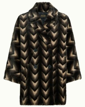 KING LOUIE SHIYA Manteau Black Fausse Fourrure Black. Manteau noir. Manteau fausse fourrure. Couleur noir brun et beige. 100% polyester. Chaud et confortable. Double boutonnage. Motif chevrons. Végan. Manteau hiver.
