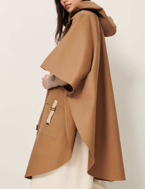Cape oversize avec capuche amovible en coton Poches plaquées avec rabats, fermées par une bordure en coton ton sur ton. manteau cape sessun castelwick alpaga beige camel
