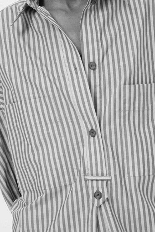 détail boutons Robe chemise à poches plaquées en popeline compacte à rayures contrastées, tissée en Italie. 100% Coton reference sessun fontella bluocra bleu violet