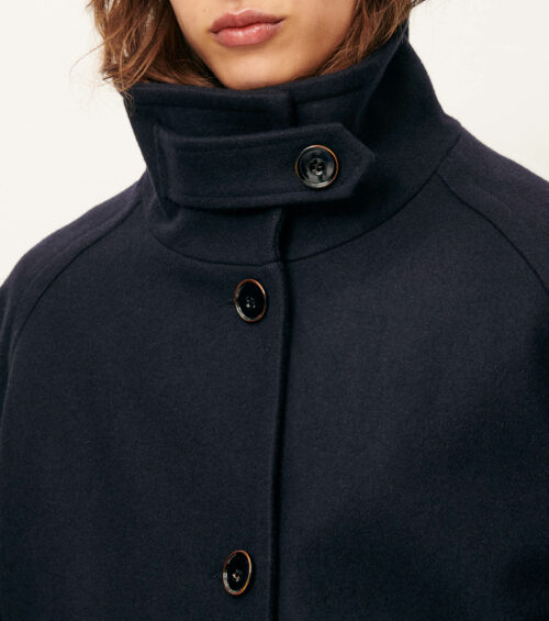 col Manteau de style blouson à col montant et manches raglan en laine, tissé en Italie. 70% laine recyclée, 25% Polyamide, 5% autres fibres - référence sessun lee wolly navy marine