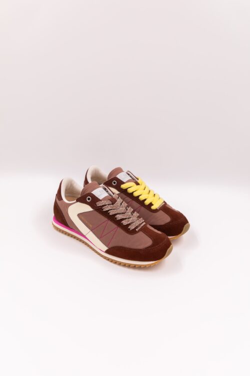 Baskets basses pour femme. Cuir et suède. Marron écru rose. 2 sets de lacets. 0-105 LILA Baskets femme Cognac