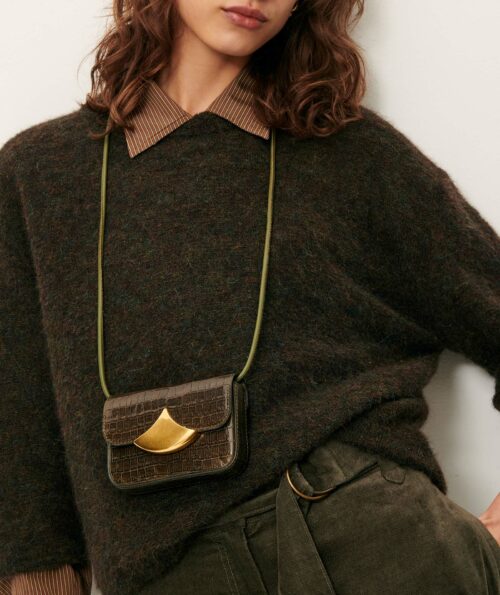 Détail pull à manches courtes en jersey duveteux pour femme, tricoté en Italie. 67% Alpaga, 33% Polyamide recyclé certifié GRS. Référence LONDON Lichen Mix Sessùn.