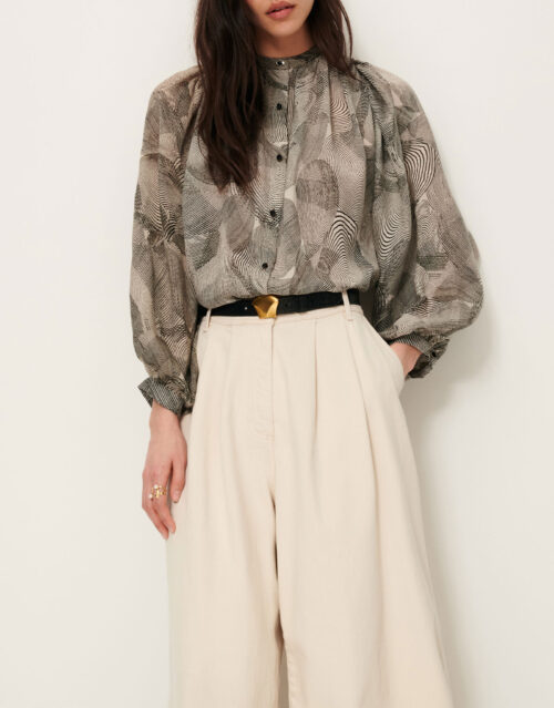 Blouse manches longues en soie, imprimée en Italie, motif exclusif Sessùn. 100% soie. Référence SALVA Voluta Sessùn.
