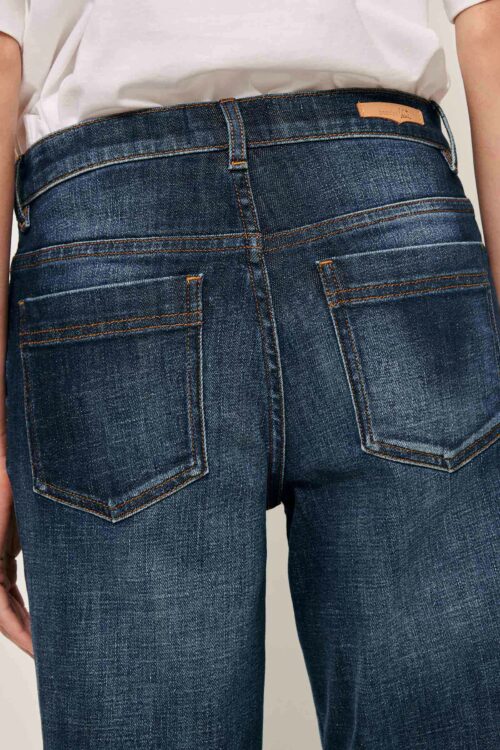 poches Jean droit taille moyenne en denim stonewashed extensible. Longueur normale. Surpiqûres contrastées. reference Sessun vega melody blue 98% coton, 2% élasthanne