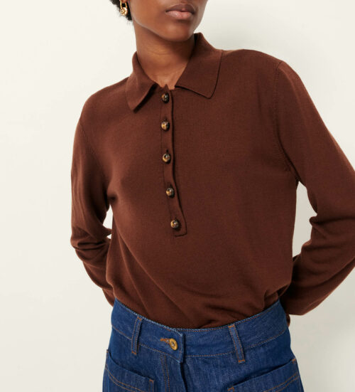 Pull polo-spirituel ajusté pour femme en maille fine de mérinos avec boutons ornés de pierres précieuses. 100% laine certifiée RWS. Référence YANAKA Mustang Sessùn.