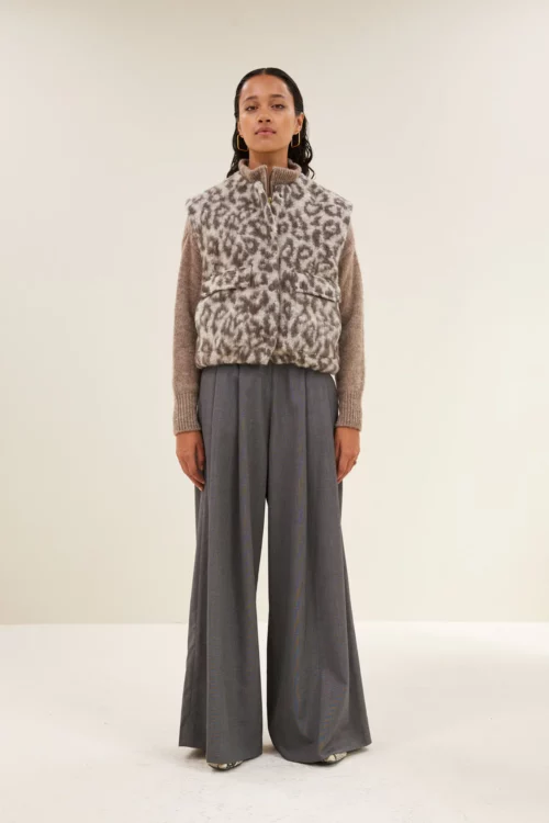 BY-BAR MAGGIE Veste sans Manches Leopard Print – Image 2