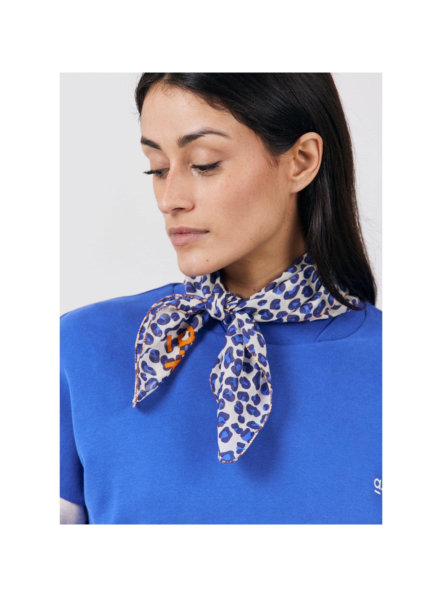 AP GISHLAINE Foulard Bandana Léopard Craie 210 – Image 2