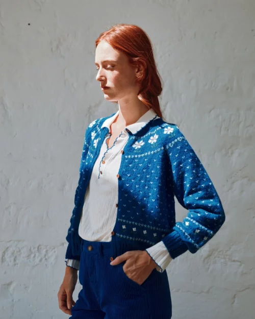 EMILE ET IDA CAMOMILLE Cardigan Jacquard Fleurs Royal – Image 4