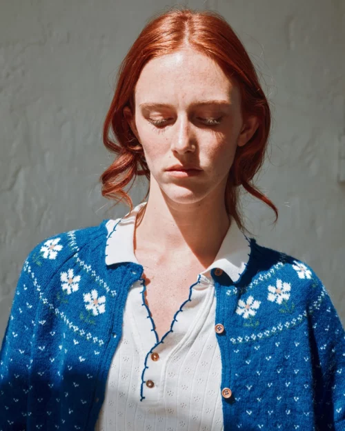 EMILE ET IDA CAMOMILLE Cardigan Jacquard Fleurs Royal – Image 6