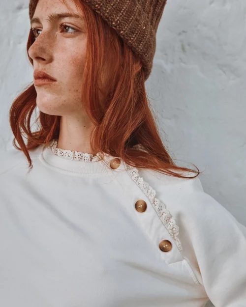 EMILE ET IDA CHERRY Sweat Broderie Anglaise Creme – Image 3