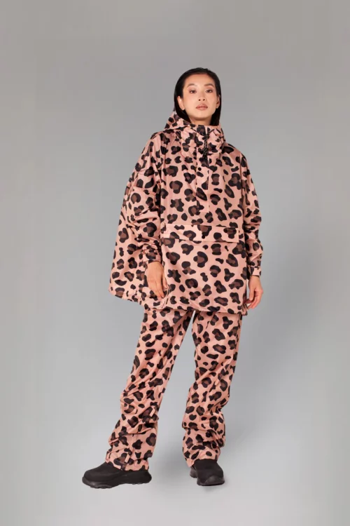 poncho pluie imperméable court pour femme motif léopard rose de la marque rainkiss